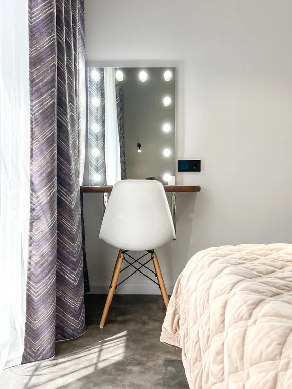 Новый современный дом с теплым бассейном и сауной