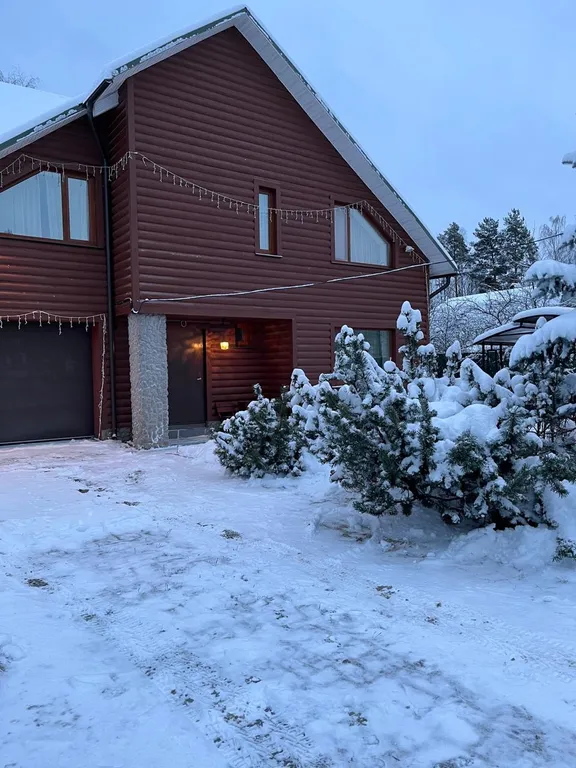 Уютный дом на берегу озера