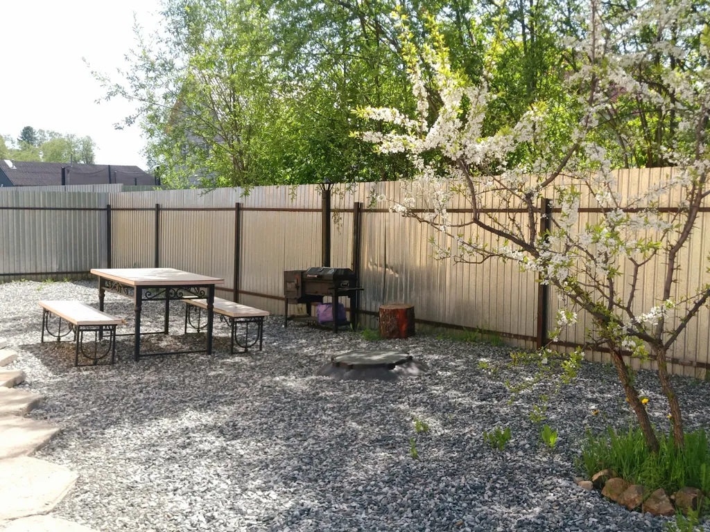 Домик с видом на озеро