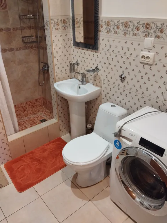 Коттедж Квартира с отдельным входом на ровном месте — Ялта