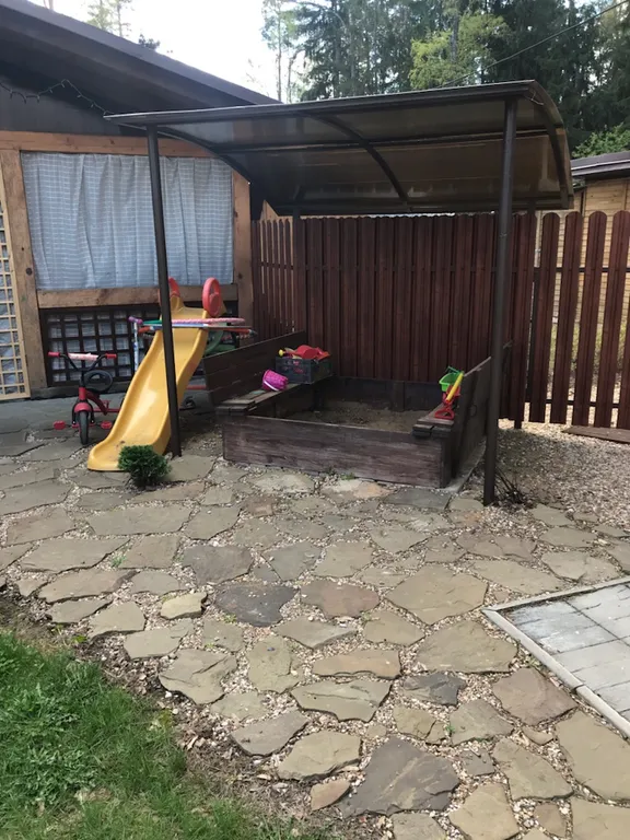 Дом на территории охотничьего хозяйства рядом с водохранилищем