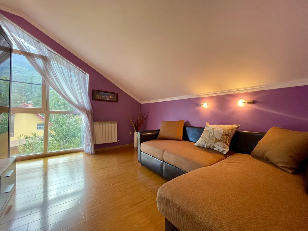 Коттедж в центре Красной Поляны с видом на горы