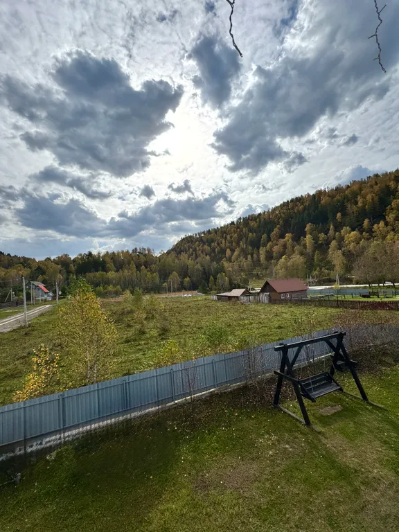 Коттедж с видом на горы Алтая