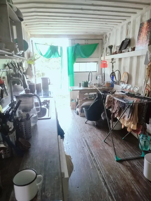 Палатка в морском контейнере