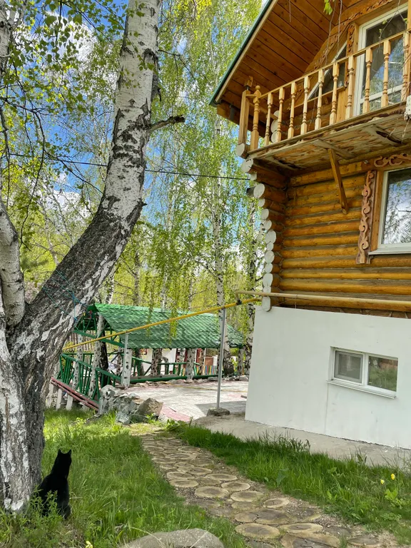 Теремок в горах бревенчатый дом и баня