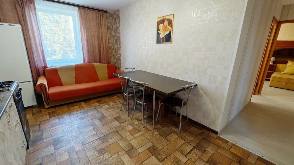 Золотые апартаменты полулюкс с 2 спальнями, кондиционером, кухней, ван