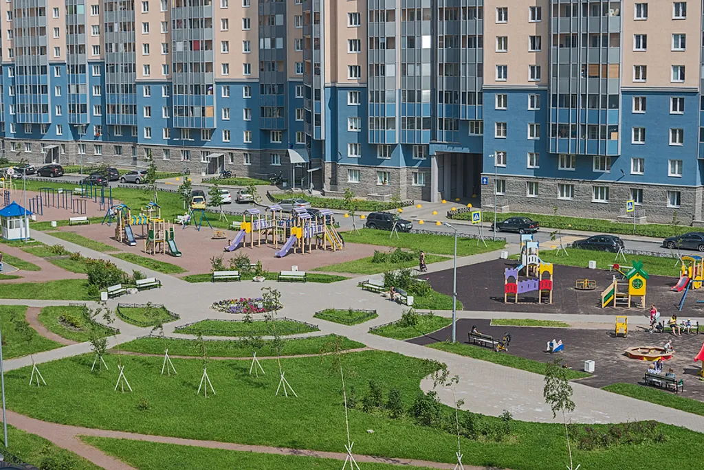 Рядом с метро отчётные документы и есть куда поставить машину