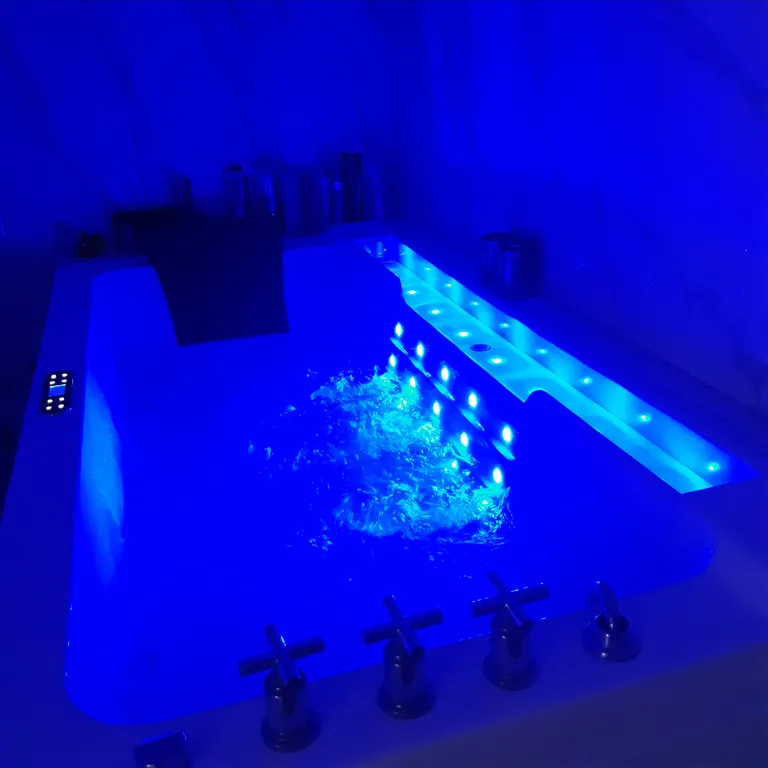 Шикарная квартира с гидромассажем напротив парка