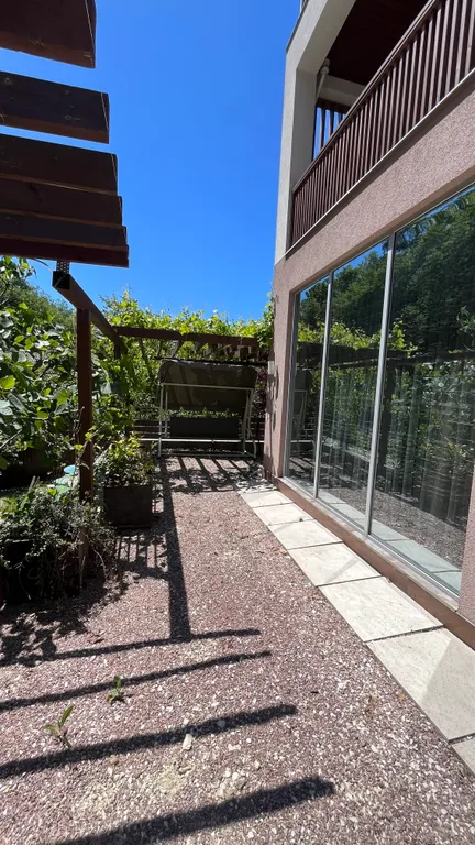 Дом у леса с бассейном