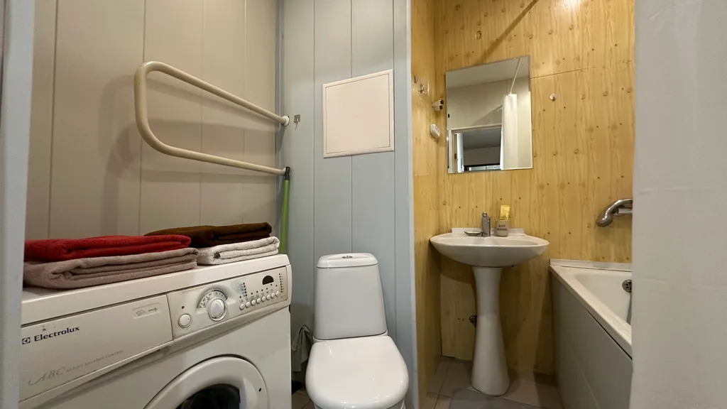 Простая однушка с видом на лес