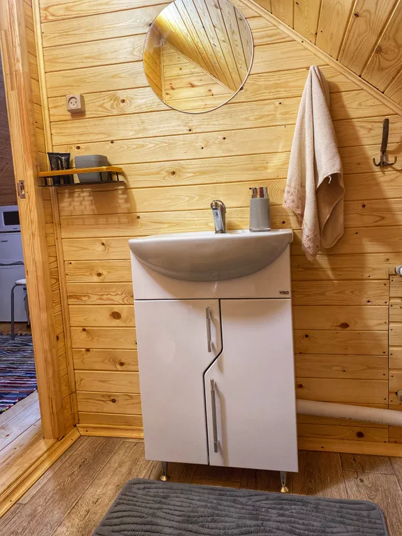 Дом на берегу реки