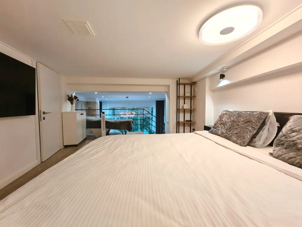 Двухуровневый апартамент в самом центре Сочи