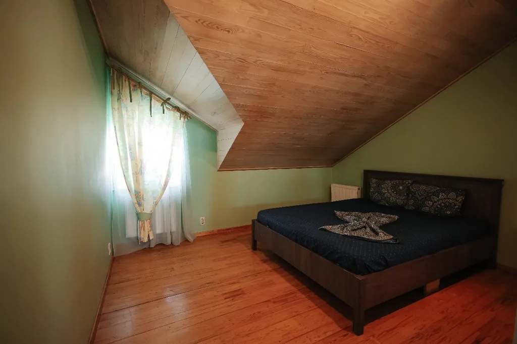 Коттедж возле леса