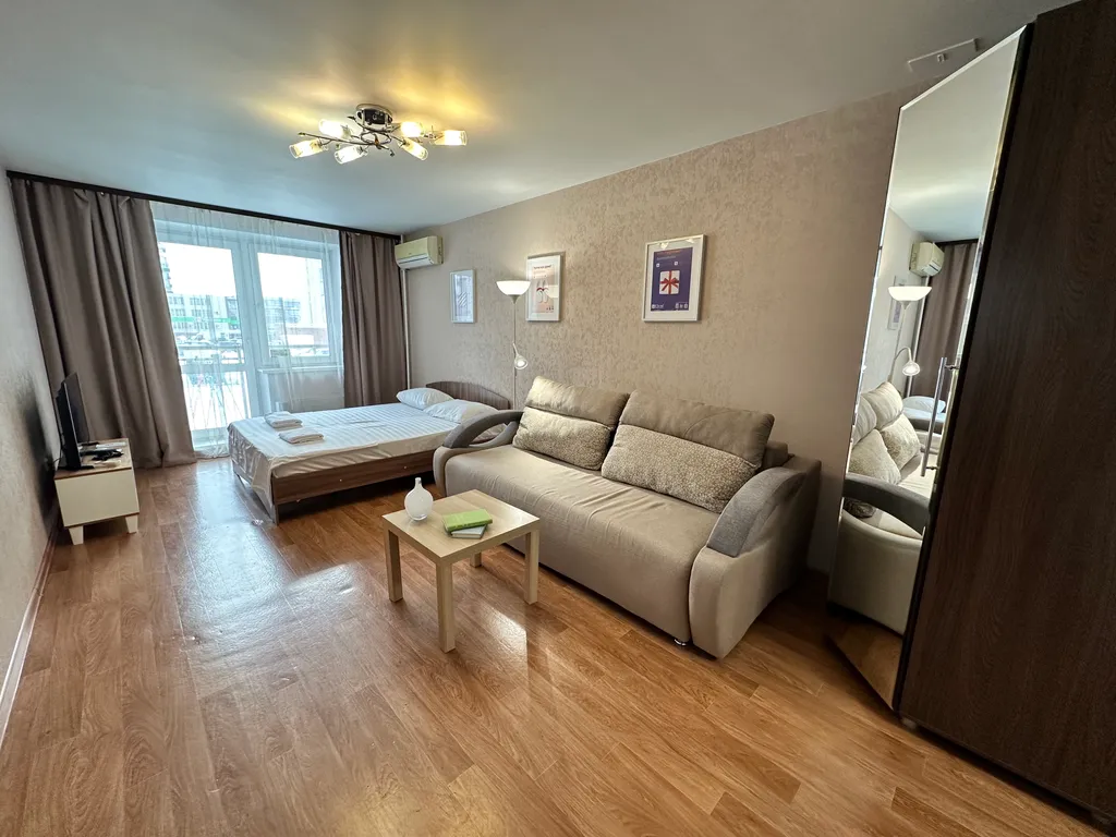 "В Гости!" на Строителей 90Б (1к квартира рядом с Планетой)