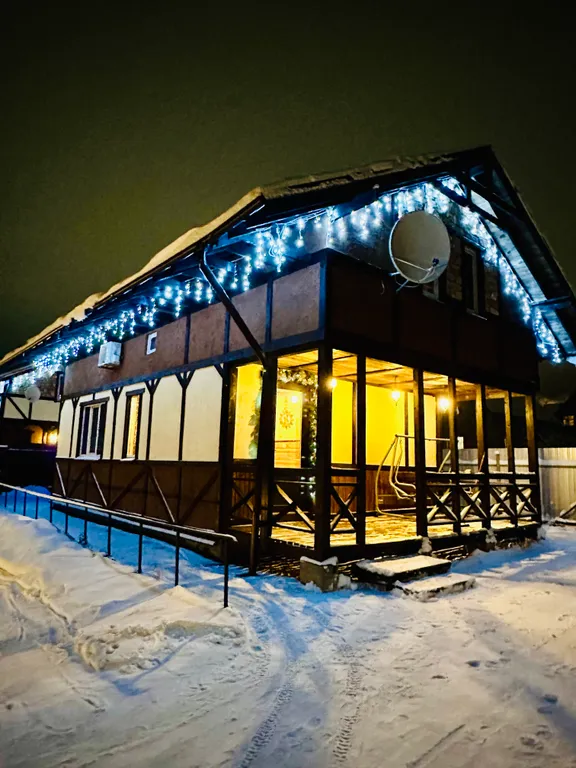 Уютный коттедж с дизайнерской отделкой и сауной