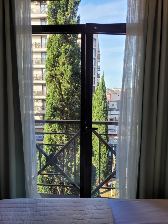 Квартира с панорамными окнами в 5 минутах до моря