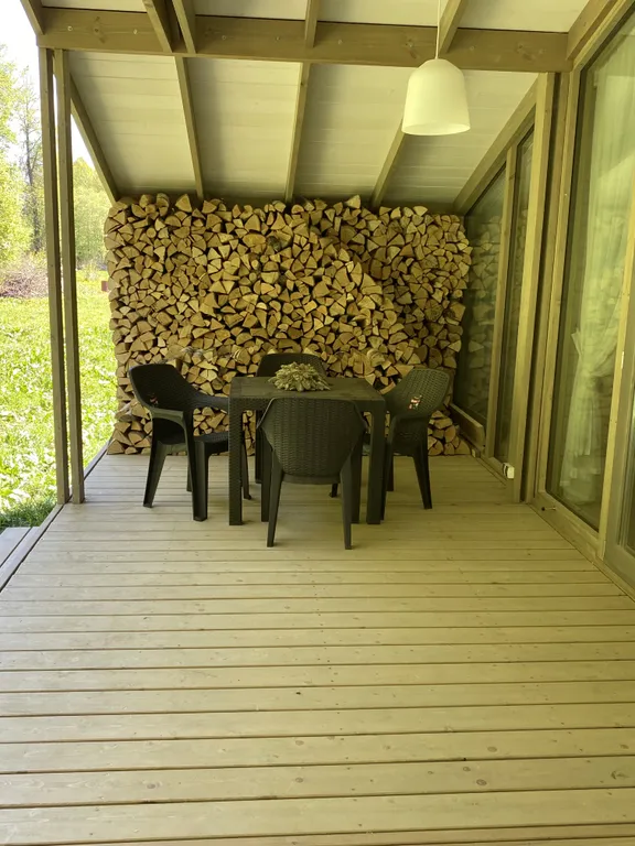 Уютный дом с видом на лес