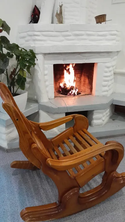 Коттедж Уютный, теплый дом с камином и 3 спальнями на Алтае, стоимость за дом — аренда посуточно в Ая