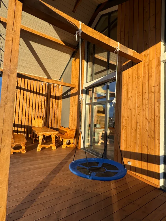 Шикарный дом у реки