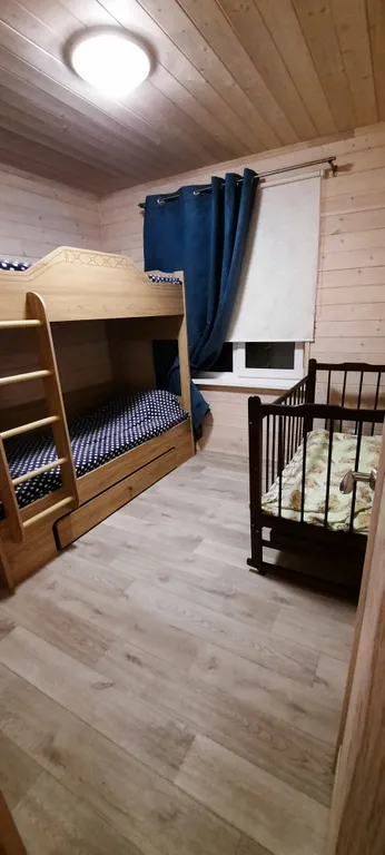 Коттедж с собственной территорией, большой беседкой и мангальной зоной