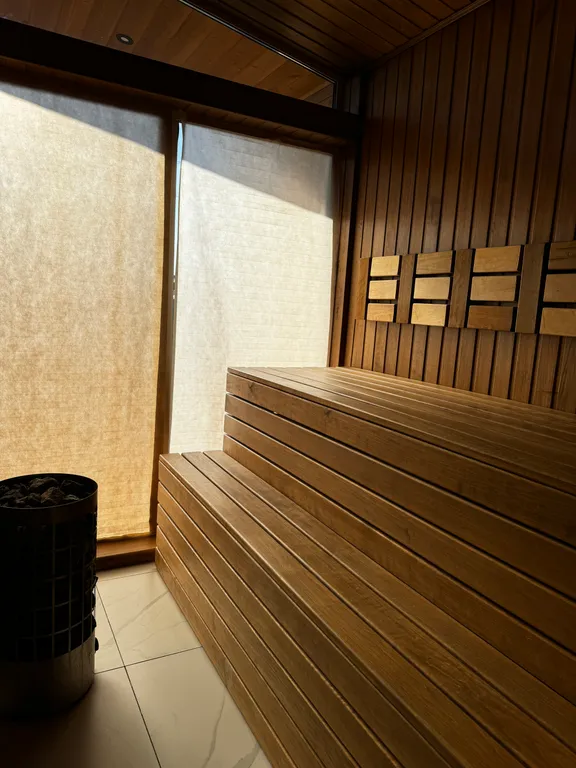 Дом с беседкой сауной и купелью