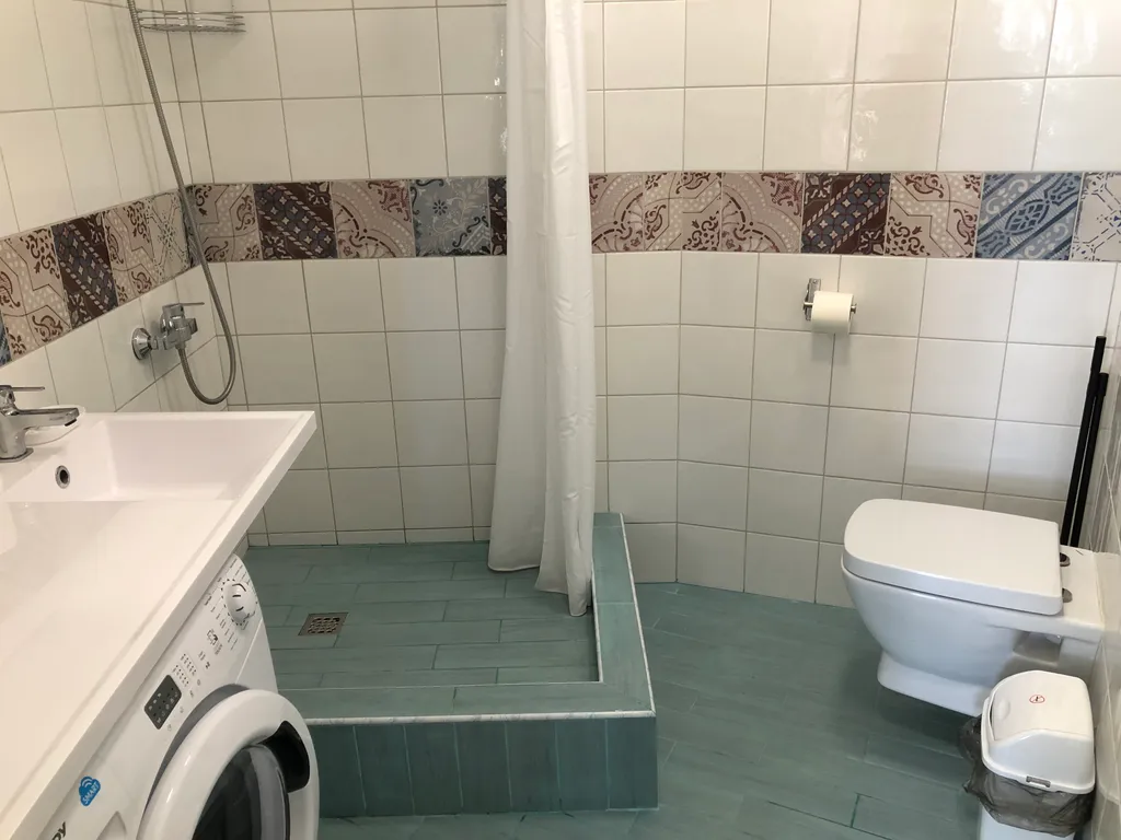 Семейные апартаменты с балконом №02 на 5 человек