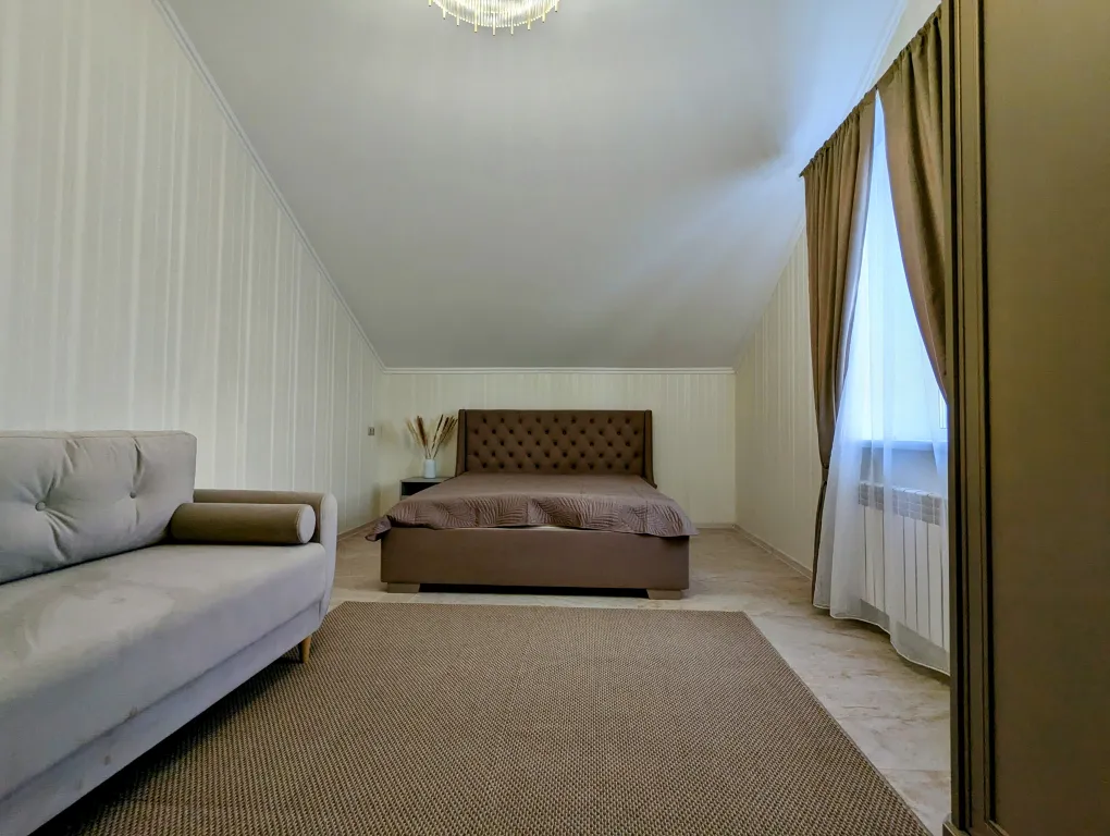 8-комнатный Дом