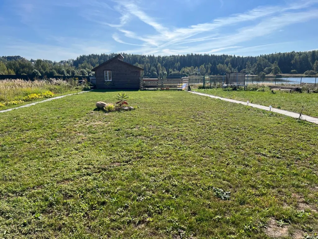 Дом с баней на берегу озера