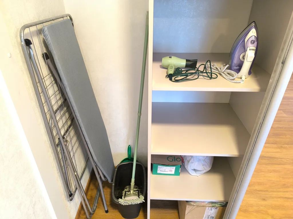 Светлая квартира с просторной кухней недалеко от центра