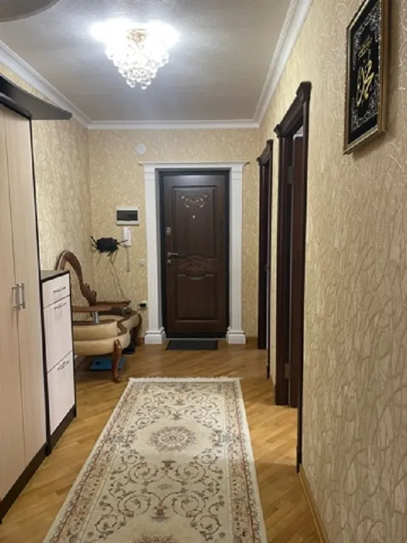 В центре