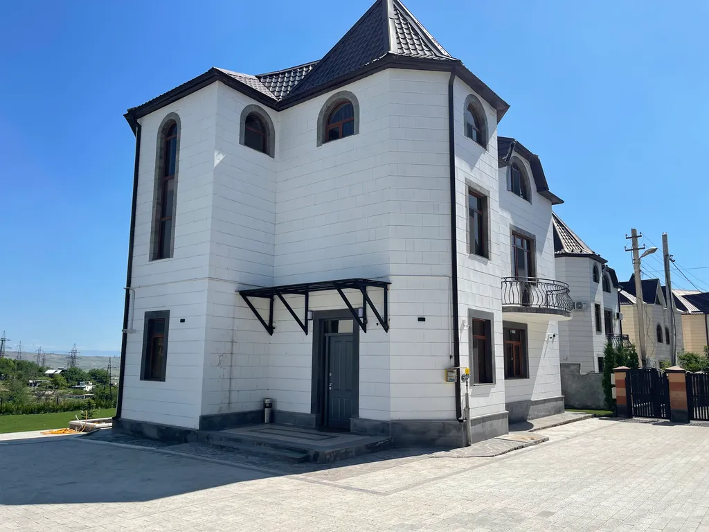 Роскошная вилла с бассейном и с видом на Арарат