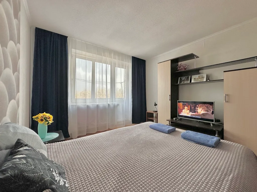 У Ледового дворца