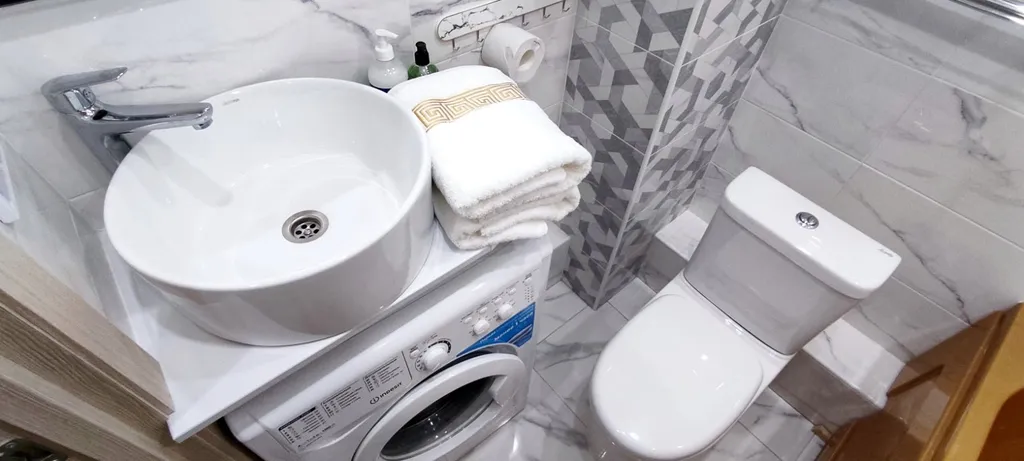 Видовая студия с большой лоджией, кондиционером и джакузи