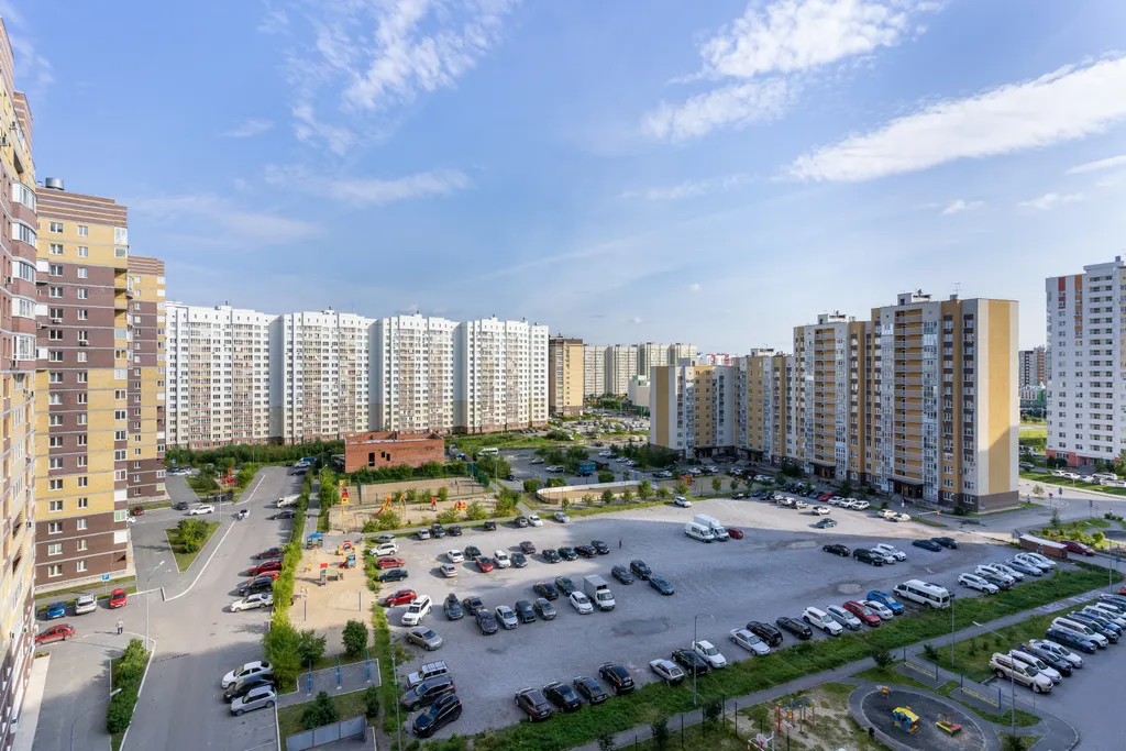 Квартира Светлая квартира у ТЦ Кристалл — Тюмень