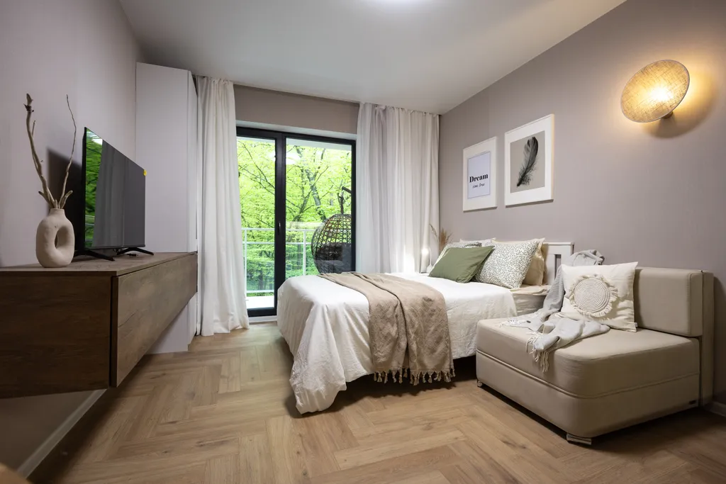 Студия в сосновом лесу у моря