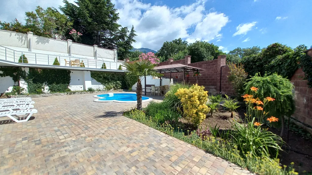 Двухместная комната с двумя доп. местами, с санузлом