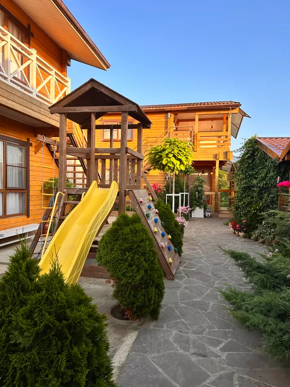 Коттедж Апартаменты с видом на море Комната 35 кв.м, кухня-веранда 18 кв.м. — Кучугуры