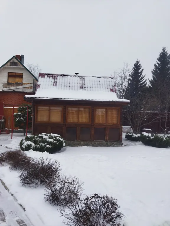 Небольшой уютный дом на спокойной улице