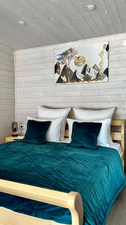 Шале с террасой на берегу реки