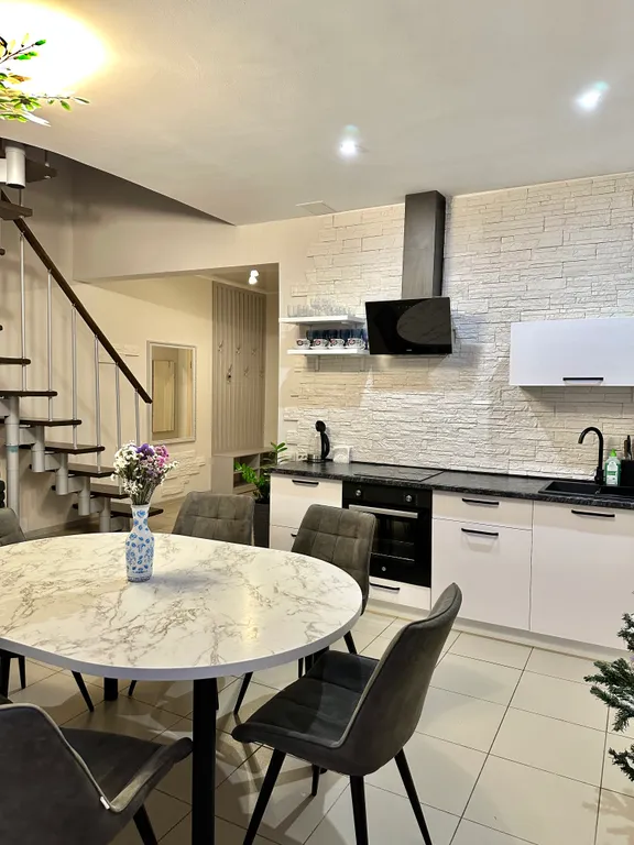 Коттедж Таунхаус рядом с горнолыжным центром ГЛЦ на озере Банное — аренда посуточно в Зелёная Поляна