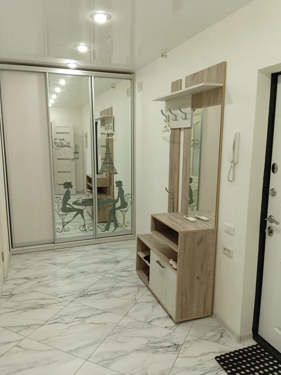 Квартира с евроремонтом у дворца игровых видов спорта