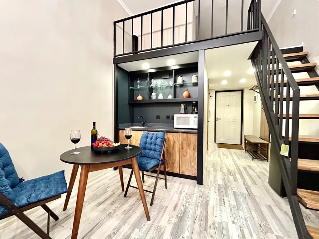 Квартира Студия в стиле Loft в двух уровнях в центре города — Алматы