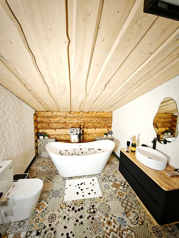 Лесной дом с тёплым бассейном, джакузи, сауной и сибирским чаном