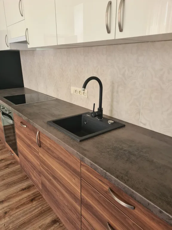 Art Deco One-Bedroom Suite in Library House