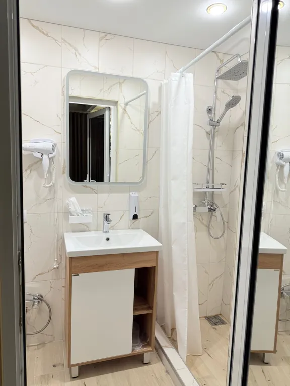 Vip дом с четырьмя спальнями и кухней