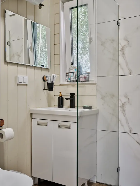 Коттедж Новый дом с сауной и детской/спортивной площадкой — Капорки