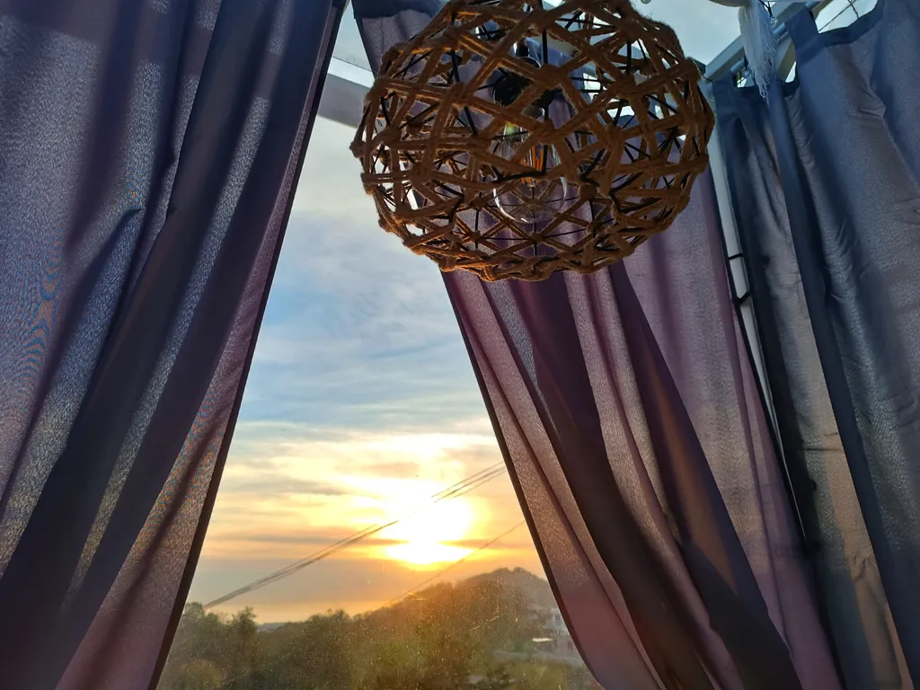 Новый 2-комнатный коттедж с кухней на террасе с видом на море