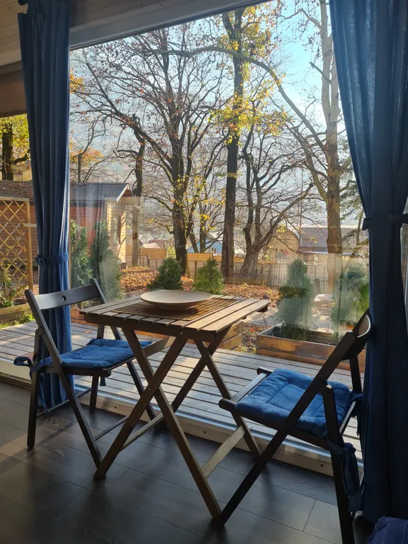 Мини-домик море с видом на горы