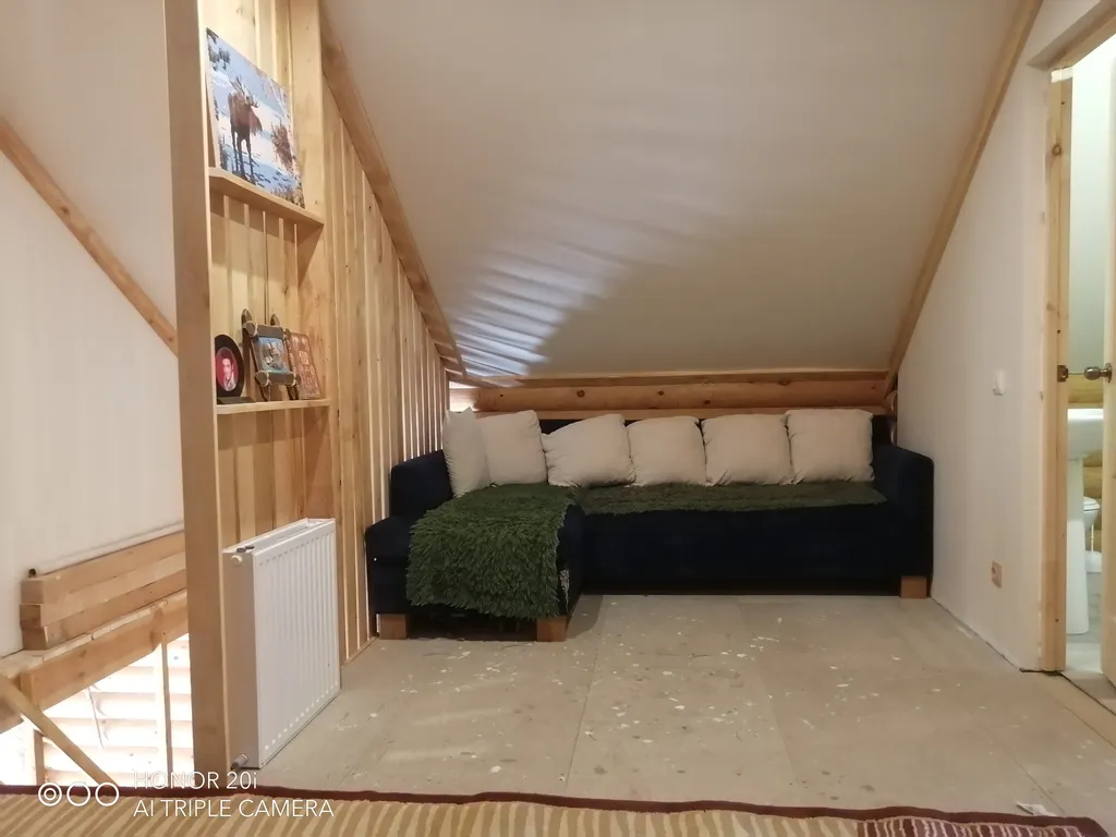 Дом из дерева у моря