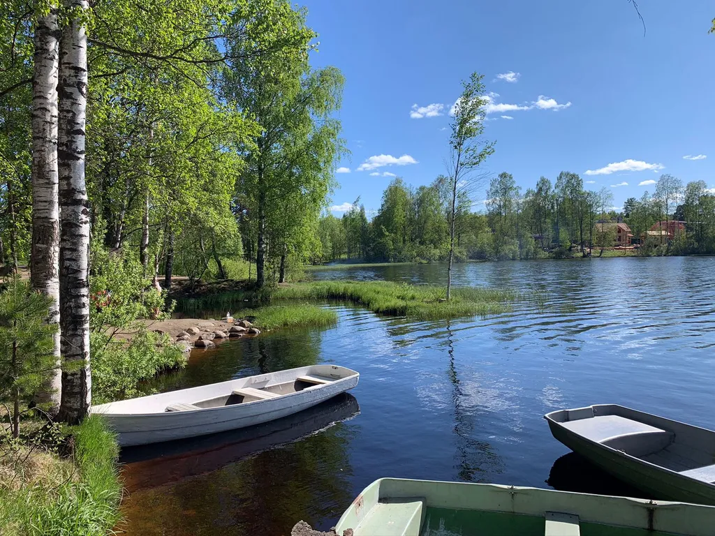 Коттедж 4+2 с сауной на берегу медного озера